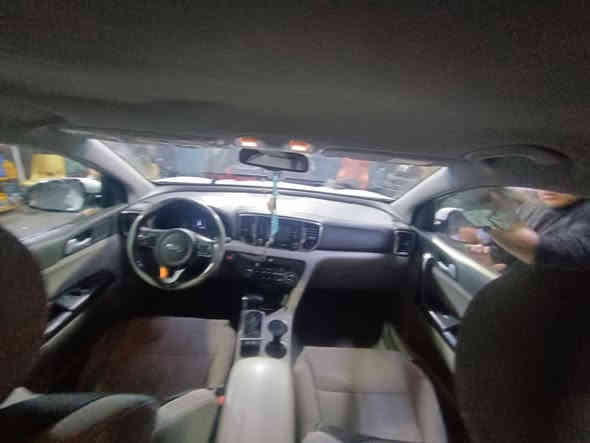 سلام عليكم سبورتج 2017خليجي مكفوله من اي دعمه بيه شويه طخه باجاملغ السائق وفاتح كازكيت بيه مبدل بيه شويه ملاحظات يجي وبي خير ويدلل مكان السياره الزعفرانيه دور الشركه/***********/ السعر 178$
