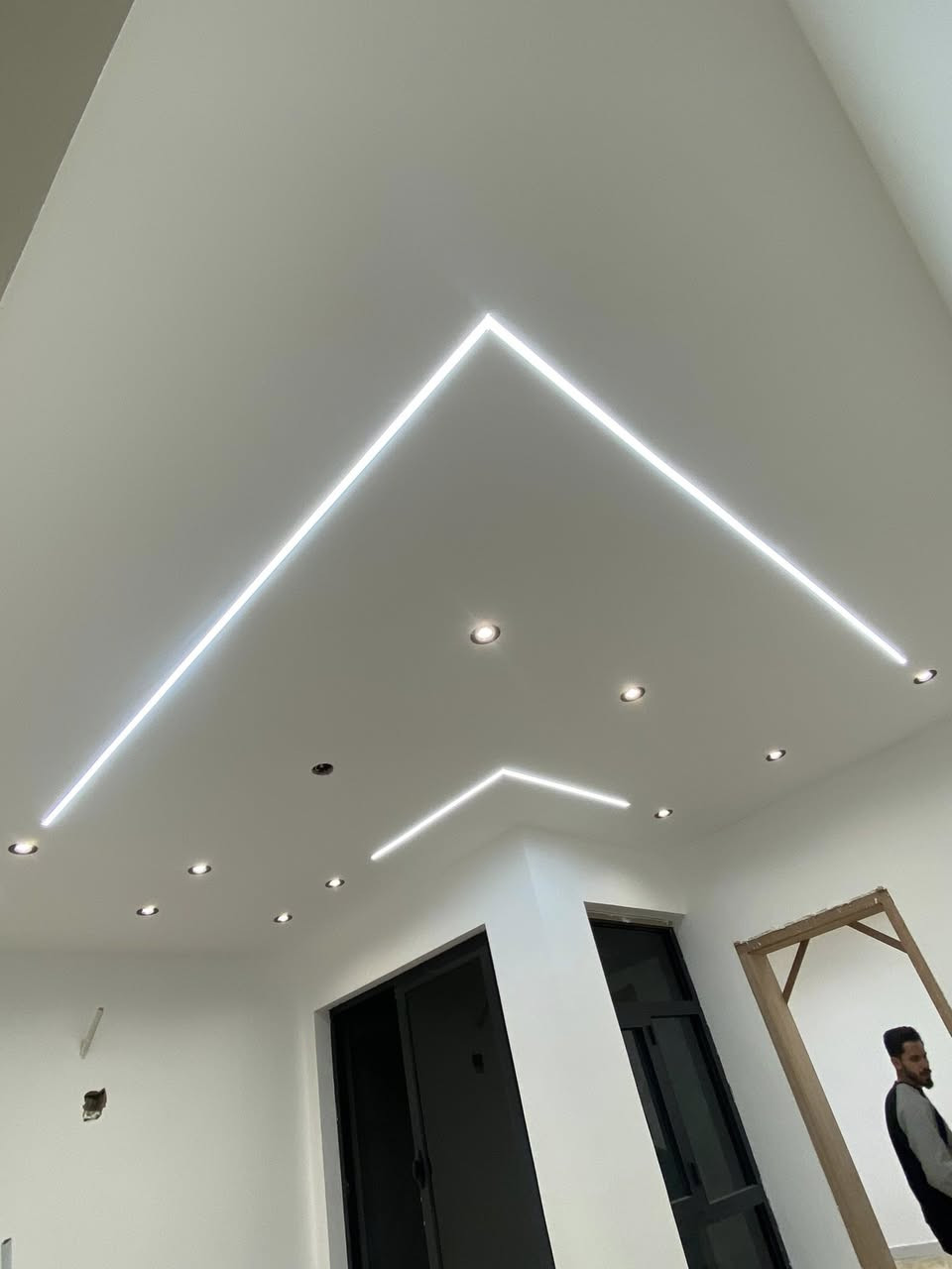 عمل درجة اولى انارة حديثة (بوري ، سيمنز) توزيع انارة منظمة وتوزيع سويج بلك بستهلاك تام خريطة حسب الاثاث ترتيب وبأنسب الاسعار عمل قطعي الاستفسار ***********
