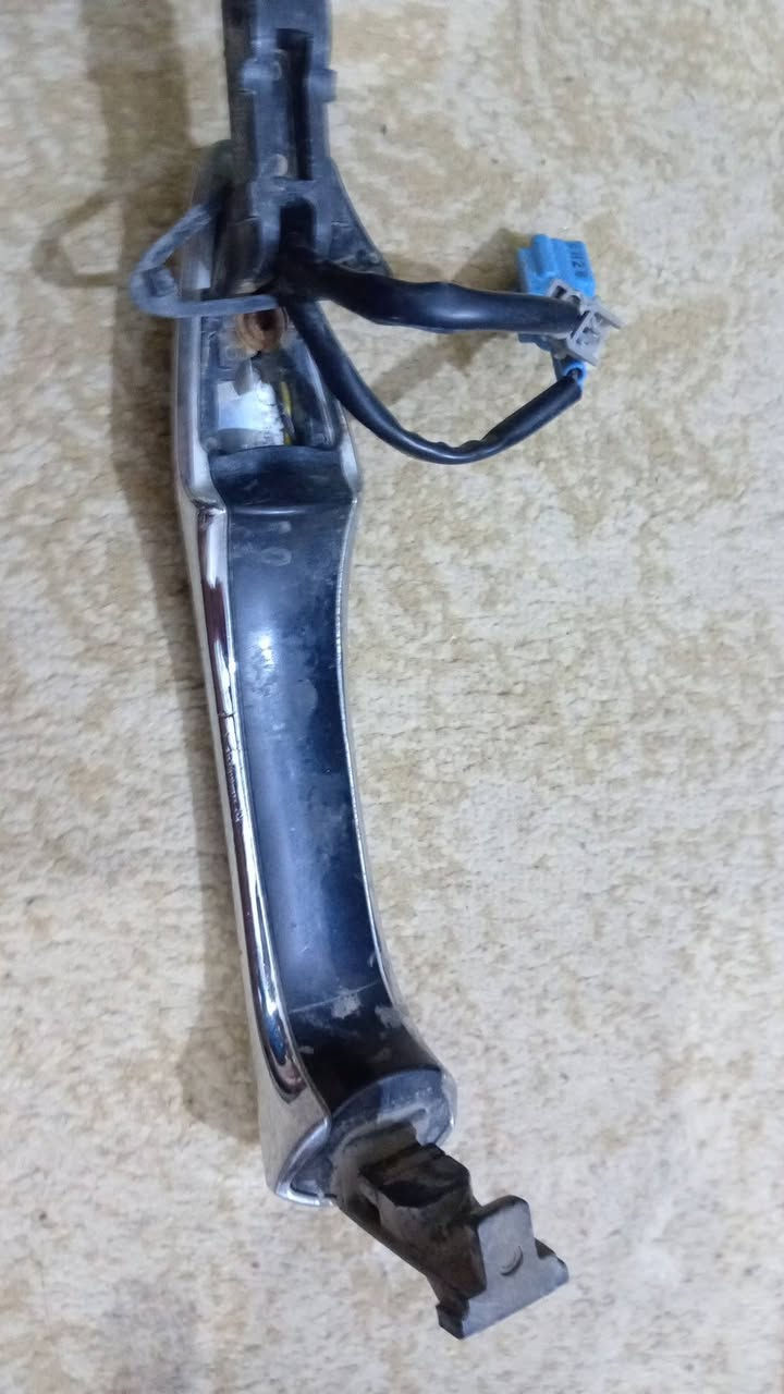 مرحبا يده باب السايق انفنتي اف اكس ٢٠٠٩ بصمه وكاله اصليه للبيع***********
