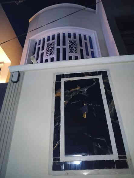 دار للبيع حي الغري في النجف. ( 100 م ) طابق و نص. السعر (  245 مليون ) خلف الشارع العام شارع 10 مفتوح على شارع 20 قرب إعدادية التحرير للبنين. الطابق الأول كونكريت غرفة و صالة و إستقبال و مطبخ. الطابق الثاني غرفة فقط شيلمان.
الغدير للعقار
***********
