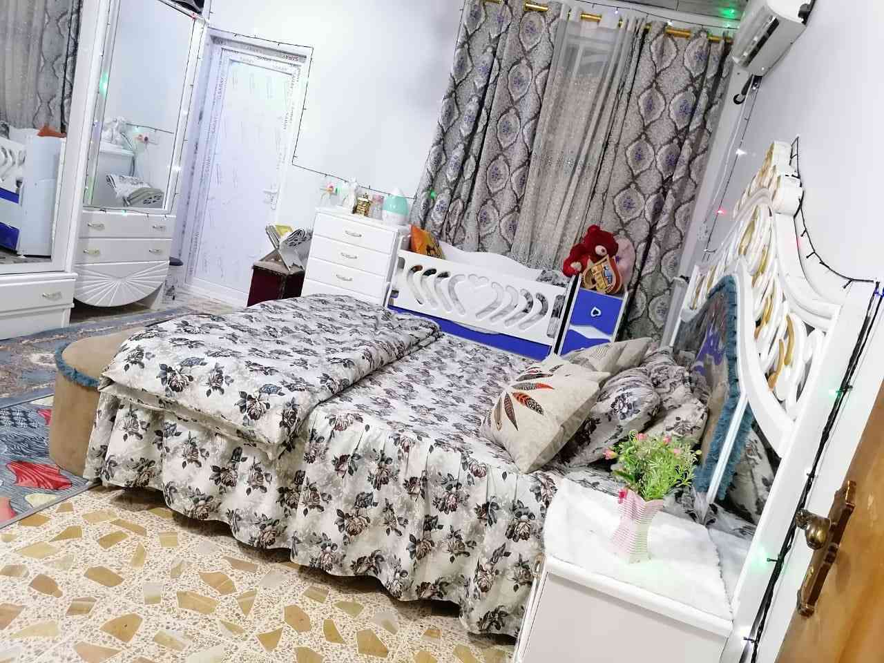 سلام عليكًُم

غرفه نوم تصميم تركي 
الون ابيض مطعم بذهبي 
الشغل عراقي صاج 8 قطع المتانه
الغرفه تحتوي على 12 القطع الموجه بلصور
بلواقع احلا وانظف من الصور

العنوان / ديالى - بعقوبه
التواصل / ***********
