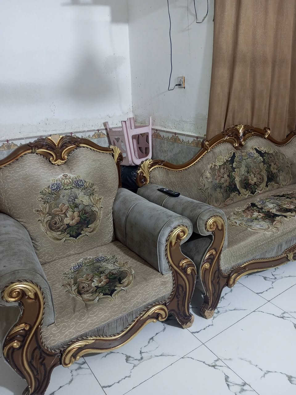 تخم عشر مقاعد خمس قطع بي بس يده وحده بيه ضرر سعره 200 مكاني الديوانيه شارع الوكفه *********** بي واتساب
