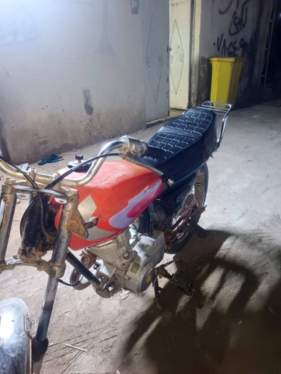 سلام عليكم دراجه أدوات بيه دخان تمشي ما بيه شي أدوات السعر ٢٥٠بيه مجال قليل كلش مكاني بصره الكرمه مكفوله من السرقه مكلف بل نشر رقم ***********
