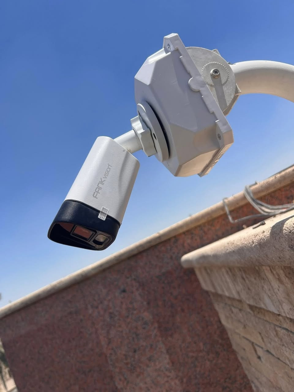 جانب من اعمالنا تجهيز ونصب كاميرات مراقبه نوع هيكفجن الاصلي 5mb. لبيت الاخ العزيز عمار رعد مريزات
مع كادر متميز وضمان حقيقي بعد الخدمه 
- مستعدون نصب جميع انواع الكاميرات (دهوا - هيكفجن - اسوار - سامسونج - هايلوك) 
- مستعدون نصب كاميرات analog  
- نصب كاميرات متحركه ptz  و ٣٦٠ درجه
- تجهيز ونصب كاميرات ونوعيات اصلية مع ضمان للجهاز والهارد 
- مستعدون عمل نصب كاميرات لابنية وعمارات التجارية 
- نصب منظومات الستلايت المركزي للمنازل 

لاتصال والحجز أبوعلي  
👈 هاتف:***********
🌐 جزيره بغداد السياحيه
