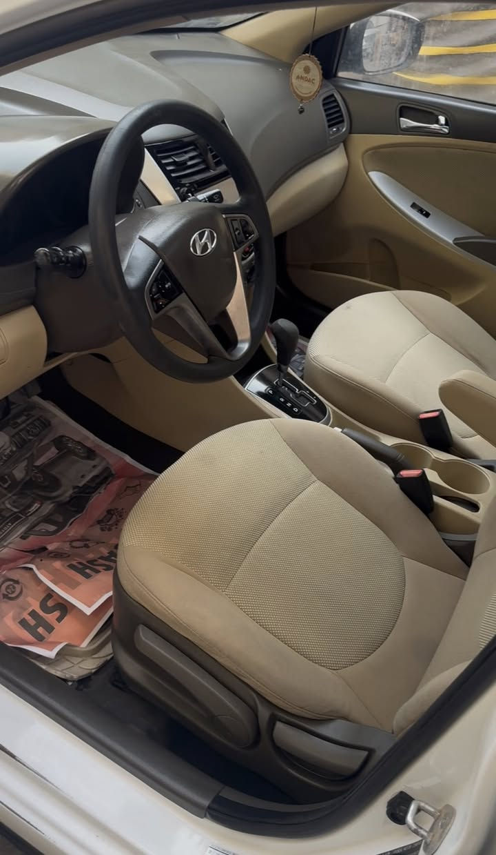 السلام وعليكم موديل 2015 ماشيه 127 الف بيها جاملغ وباب ضربت تك تك مناقصها كلشي ع ايدي مرتبها 95 قفل قفل قفل ***********باسمي سنويه
