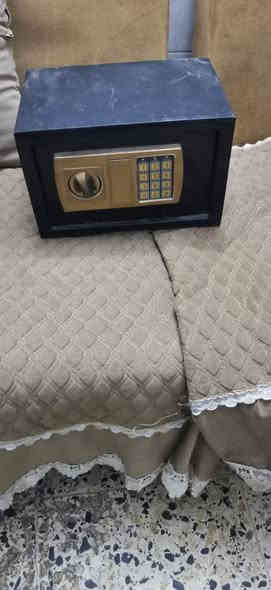 ميز ب٥٥ وبي مجال 

بنكات الوحدة ب٢٥ نهايتها 

القاصة ب٣٠ وبي مجال 

مكان بغداد الرقم ***********
