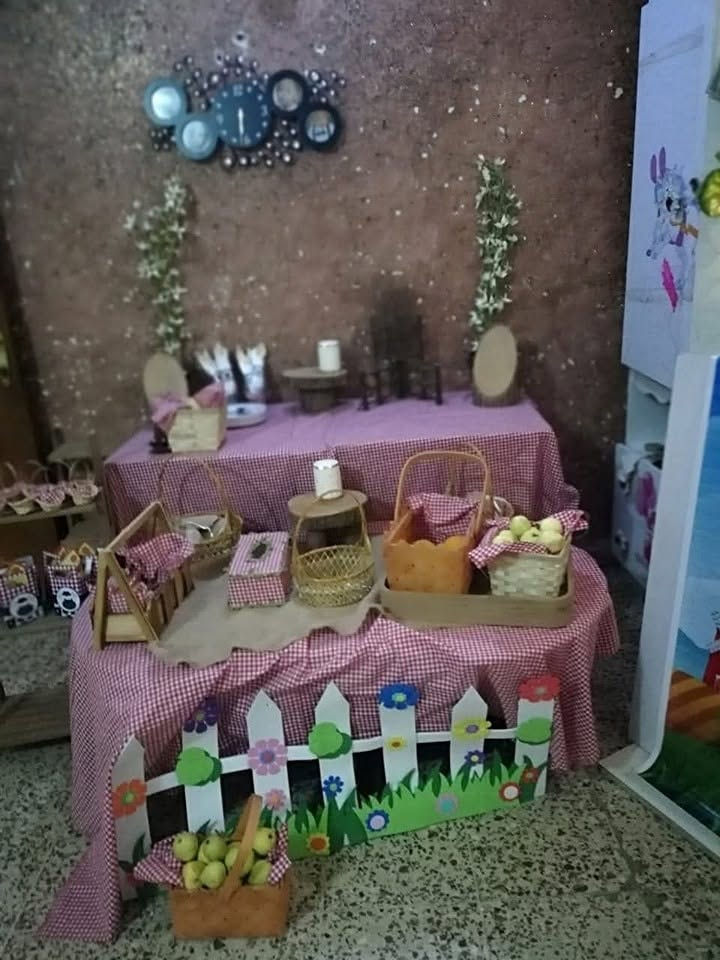 على مدى اكثر من 14 عاما
عندما لم يكن في العراق باكمله سوى 10 بيجات للمناسبات.
كنا نحن منهم
كل ماترونه هنا
هو من تصميمي وتنفيذي
حتى مجسمات الفوم كنت احفرها بنفسي
وهناك اعمال اخرى لم استطع اضافتها للصور. ولهذا سيكون المنشور على جزئين
عمل اخذ من صحتي ووقتي واهتمامي بعائلتي الكثير.. وللاسف الان اعاني من ظرف صحي بسبب هذا العمل الممتع بالنسبة لي. 
ولكنه نال رضا الجميع ولله الحمد
استطعنا ان نضيف بصمة جميلة لكل شخص وثق بنا
استطعنا ان نرسم البسمة على وجوهكم والفرحة في قلوبكم
شكرا لانكم معنا تساندونا
الحمد لله الذي انعم علينا بالفكر الجميل والموهبة المميزة


**إذا كنت صاحب هذا الإعلان وتريد حذفه لأي سبب، رجاءا أرسل رسالة إلى الدعم الفني**
