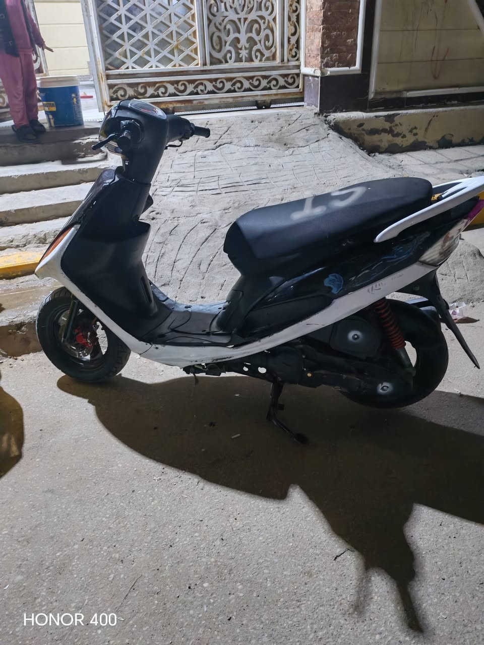 دراجه ماكس  نضيفه  مابيه شي. بس مفتوحه ولفات......  نهضه حلوه.  شك الكاع...  ب 450 وبيه مجال قليل


**إذا كنت صاحب هذا الإعلان وتريد حذفه لأي سبب، رجاءا أرسل رسالة إلى الدعم الفني**