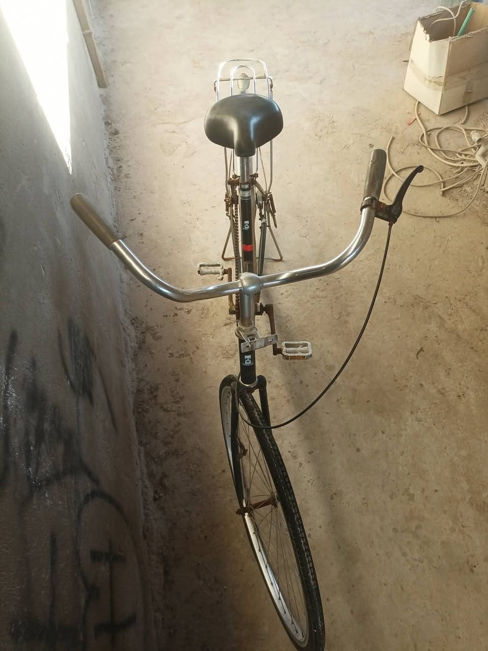 سياحي باله لون اسود حجم 27 
بدون نقوصات ماعدى مدگر كدام
سرج جديد تاير ورى وتيوب جديد
مكاني حي الاصدقاء يم جسر العسكري وملعب الفيحاء
السعر 50
***********
واتساب
