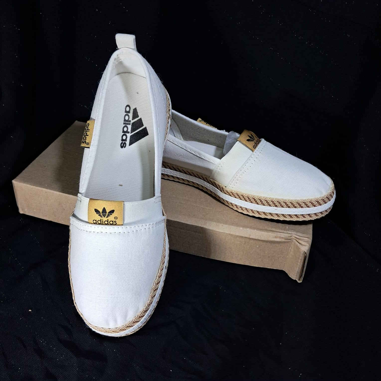 راحة ✨ خفة ✨ أناقة
عروض رمضان🌙 فقط ب5$دولار 
مع عرض تاخذ6قطع وال7 مجانااااااا😍

 يتوفر جميع القياسات مع توصيل(( داخل اربيل)) فقط

حذاء أديداس نسائي فلات، مثالي للاستخدام اليومي والمشي الطويل بدون تعب 👟


**إذا كنت صاحب هذا الإعلان وتريد حذفه لأي سبب، رجاءا أرسل رسالة إلى الدعم الفني**