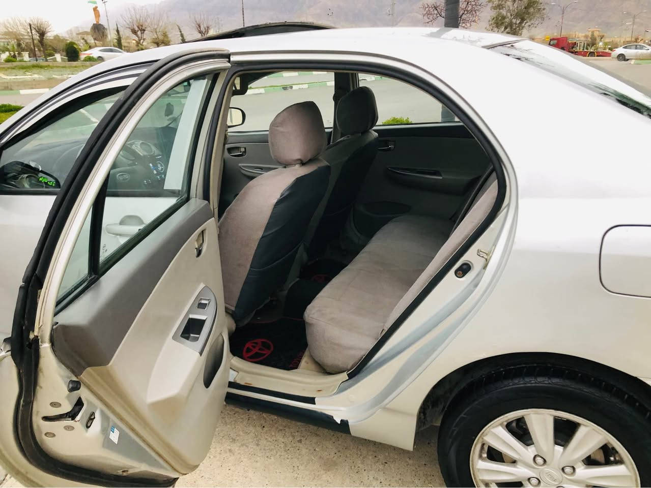 هەرزانترین نرخ 
$28 کۆتای        رانیە       *********** ڤایبەر و واتس ئاپی لەسەرە
بی وای دی مۆدێل 2013 گێر تۆماتیک تەبرید سارد و گەرم لەسەر سویچ 
گێرو مەکینەی کراوەتە بیکاشۆ ی مەرغوب
سەنەوی و حاسیبەیە بەشەرتی ئەوەلیات
سەیارەکە هەزای مەسروف بو گەڵا ببڕە 
پێش و پشتی کەپسە لێدراوی قورس و سوکی نیە خایسی نیە
گێر مەکینە موس و براوە خایس بەشەرت
کامل کارەبای و ناوگێچ و تندو تۆڵی بەشەرت
بەسمەیە سنوق بەسمە چوار جام کارەبا شاشە ئایپاد ئاوێنە کارەبا قوفڵ مەرکەزی و کۆنتڕۆڵ سڵایت حاسەیە
سەیارەکە لێخوڕینی زۆر خۆشەو هیچ مەسروفی تیانیە بەنزین زۆر زۆر کەم ئەخوا رانية, السليمانية
