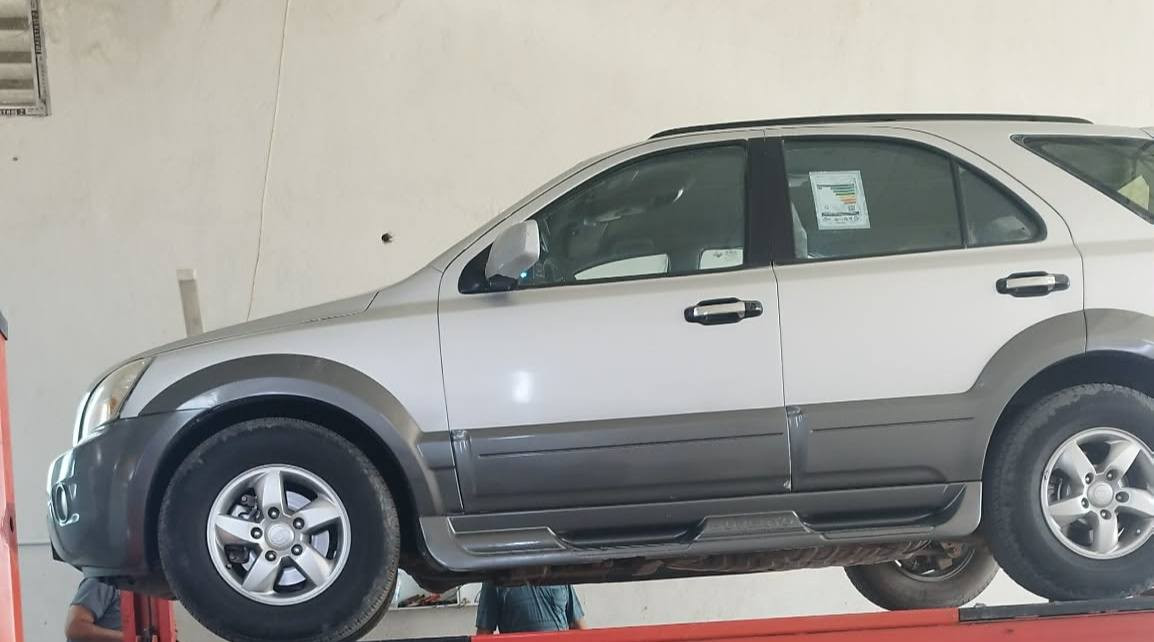 سورنتو 2009 للبيع
السياره بيه تجيه الجهه عكس السائق بدون كص وعيب شرعي 

رقم انكليزي تحويل ثاني يوم 

سنويه لل 31 

جاهزه حداديه كهربائيات تبريد كلها شغاله 7 راكب 

مكينه 6 سلندر بيه بخار الكير مكفول 

موجود سونار بالسيارة 

السعر 63 وبيه مجال اذا اكو مراوس سوناتا او اوبتيما 

الاتصال ‏‪0783 059 8042‬‏

المكان الناصريه
