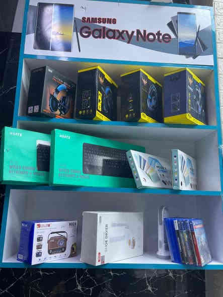 📢 للبيع محل موبايلات جاهز بالكامل – فرصة ذهبية!
للبيع محل موبايلات مجهّز تجهيز كامل… تجي وتفتح وتباشر شغل من أول يوم بدون ما تحتاج تصرف ولا دينار إضافي!
✨ مميزات المحل:
 • يحتوي على كافة المستلزمات والأكسسوارات.
 • جاهز للعمل مباشرة بدون أي تجهيز.
 • موقع حيوي وفعّال داخل المنطقة.
 • مناسب للبداية مباشرة أو للتوسع.
        ويحتوي على غرفه صيانه كامله من جميع الأدوات التي تحتاجها للصيانه وكبيره جداً 
📍 الموقع: كربلاء – حي العامل – المنطقة السابعة.
🎯 سبب البيع: عدم التفرغ فقط.
اللي يريد مشروع مضمون وجاهز من كلشي… هاي فرصت
للاتصال على هذا الرقم او خاص 
 0776 624 4374 كربلاء
