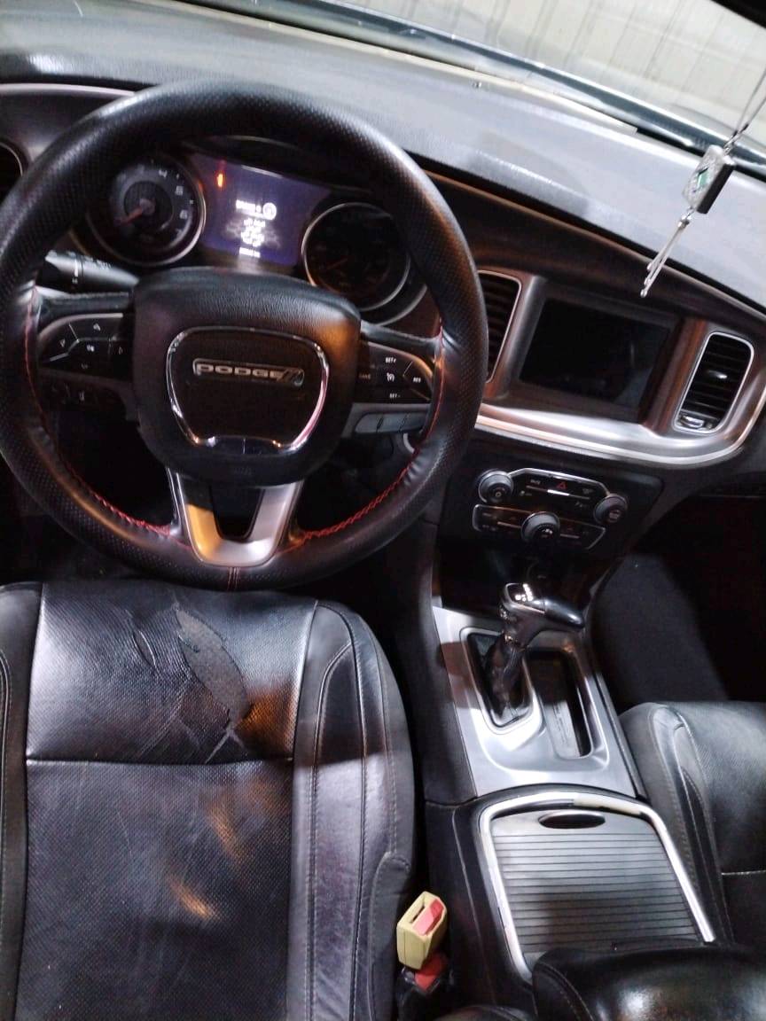 شارجر 2019 اصل sxt فول مواصفات فتحه سقف وبصمة ومكينة 3,6 رقمها اربيل شمالية راعيها موجود بلبصرة ابو السنوية تريد وكالة تريد تداور سيارة بيها قطعتين تبديل إضافة إلى صبغ اثر خدوش حدادية جديدة توني مبدلها ملاحضه السيارة بيها بخار خفيف اول ما تشتغل وراها يروح  سألت عليها كالو كاسكيت شكد تصليحها يصير يطيح من سعرها سيارة فول مواصفات تجي تشوفها وتدلل مستعجل علبيع كلش 