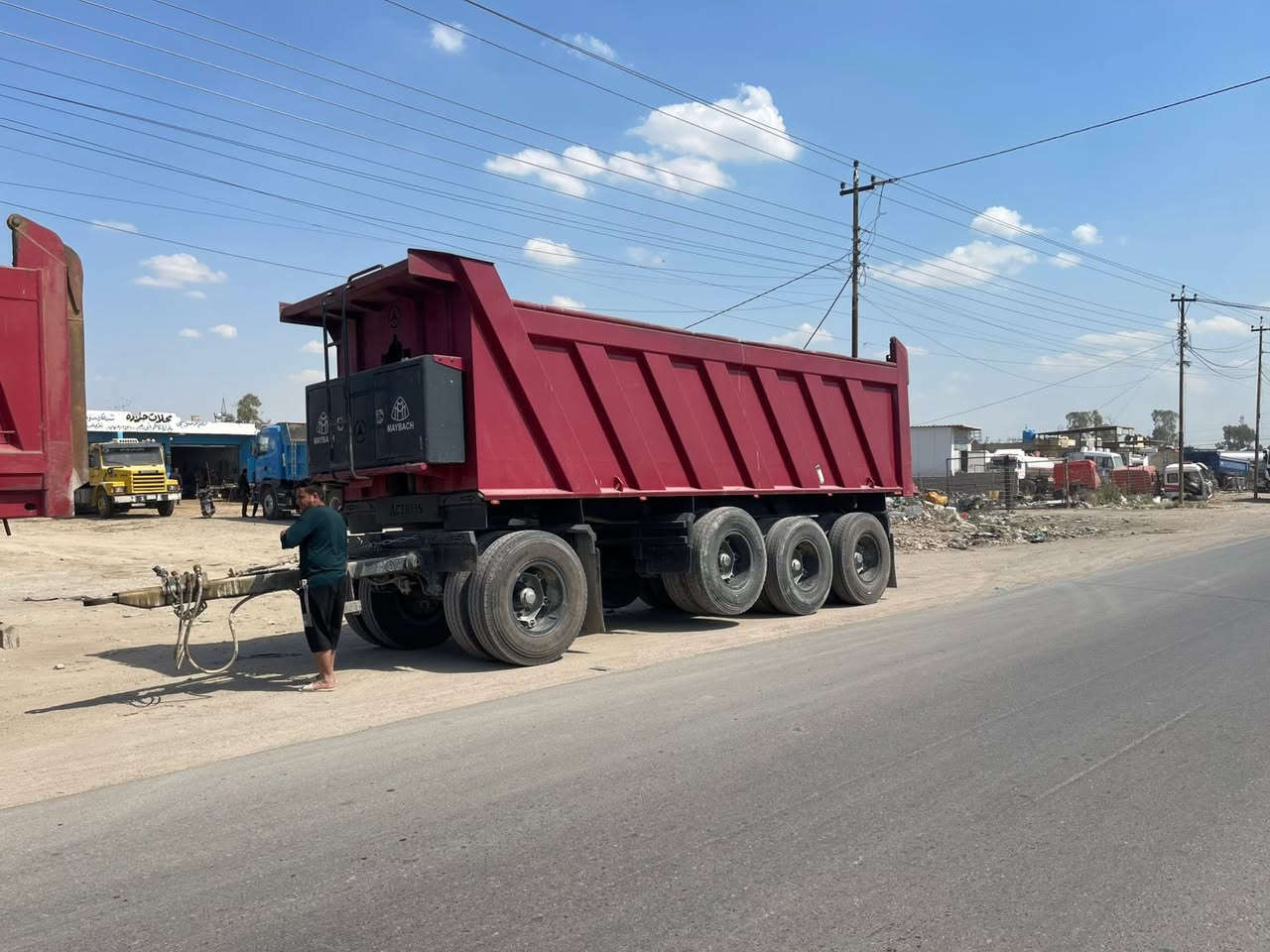 للبيع. راس وعربانة تخم تاير. بموديلهة مربوطة قاطرة ومقطورة بسمي ايطالية شيال  جي اف مكينة 44 
السعر 9وربع وبيهة مجال. 
***********
