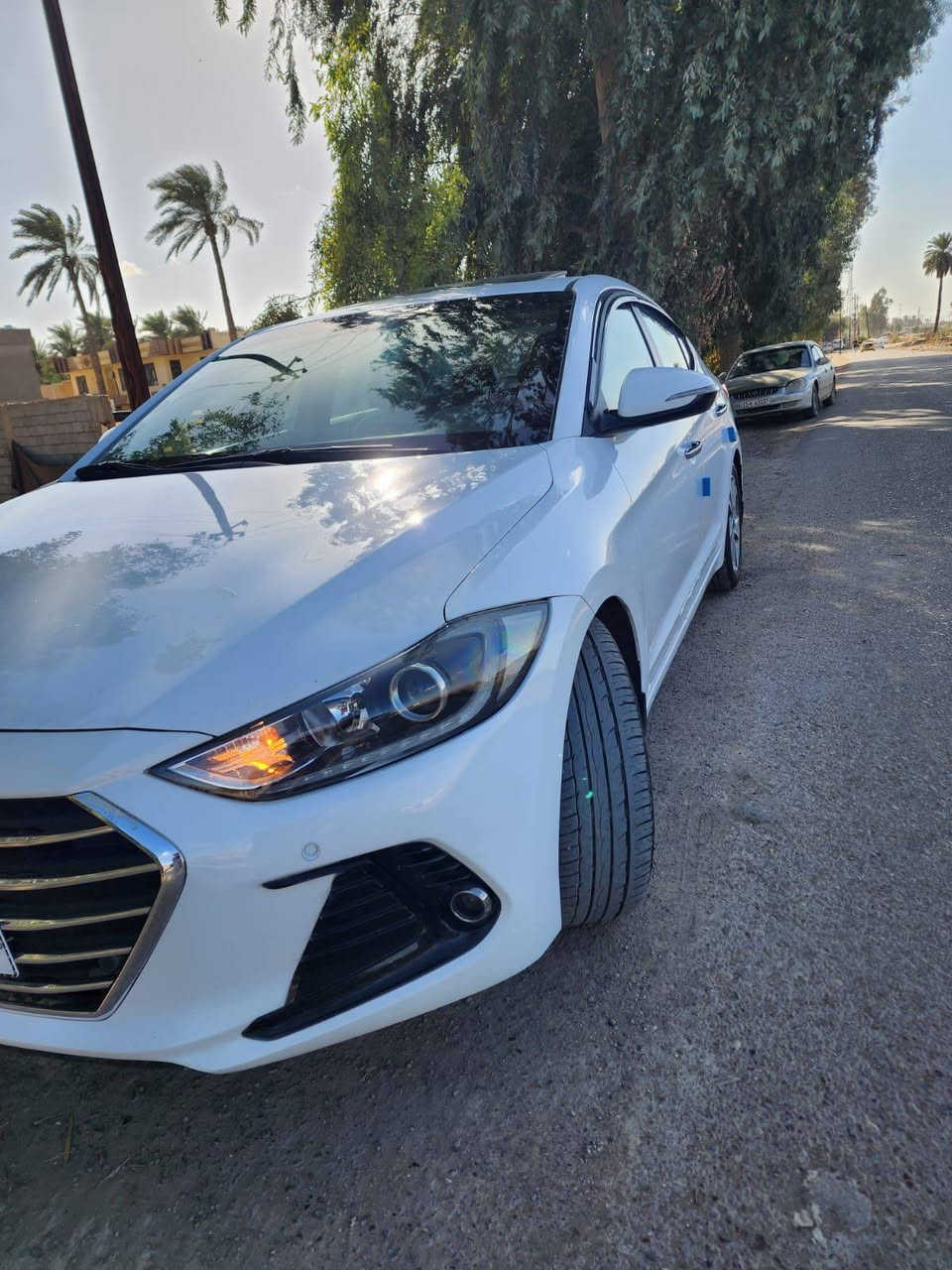 #السلام عليكم
يرهم مراوس
 النترا خليجي موديل 2017
 ايراني 
فول مواصفات واحد على واحد بصمه 
بصمه ابواب رادار نقطه عمياء 
السيارة فتحه 
وبيها هوايه مواصفات 
العنوان بغداد الرشيد 
***********
