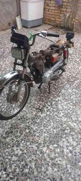 السلام عليكم دراجه للبيع مكينه شغال بس بيه خيط دخان شاصي نضيفه  السعر ٢٥٠ وبيه مجال***********
