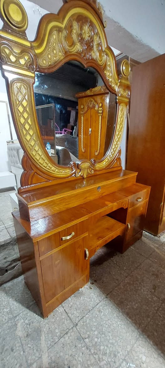 غرفه اخشاب صاج خمس بوب كامله
متكونه من كنتور وجربايه وميز مرايه وملحقات الجربايه كامله شغلها مرتب وحلوو
العنوان بعقوبه قرب مرطبات الامير ***********
