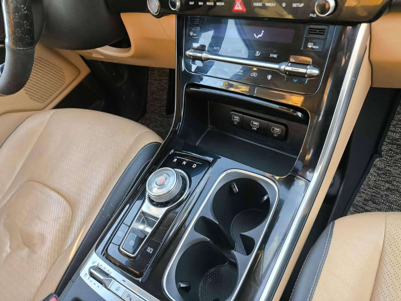 السلام عليكم ورحمة وبركاته
كيا كارنفال موديل 2023 اعلى فئة فول مواصفات برستيجه رقم بغداد كفالة عامة وارد كوري خط واحد بانزين السيارة بسمي السيارة 46 الف كيلو متر السعر 3 شدات واربعين ورقة بيها مجال قليل للشراي 
للاتصال، ***********
