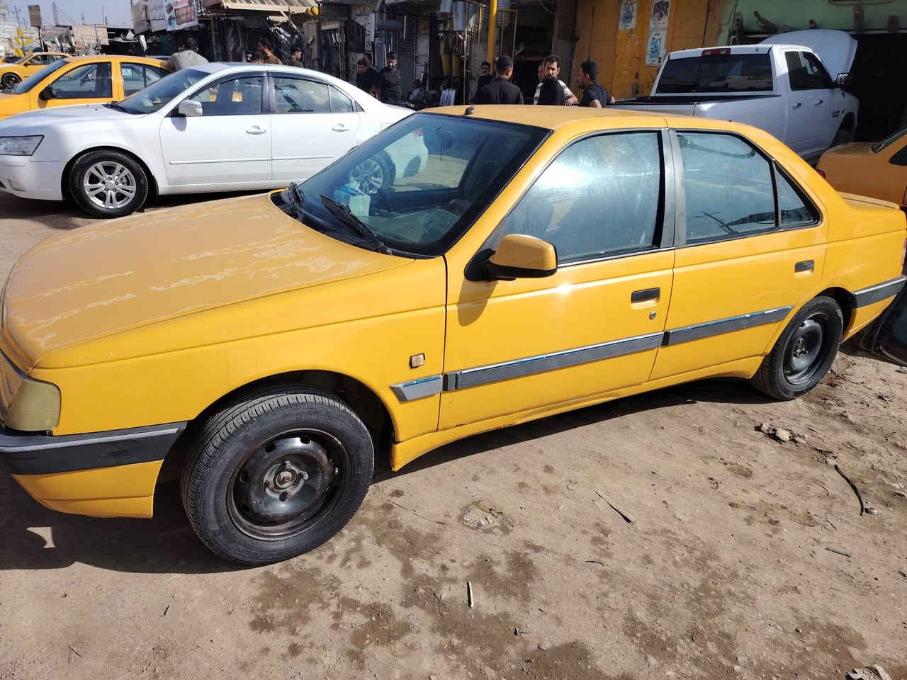 بيجو 405
مكفوله. ككفاله عامه ببس شوف العين
تبريد تدفئه مكينه كير حداديه  خير من الله.
السعر 48 بيه مجال
***********
