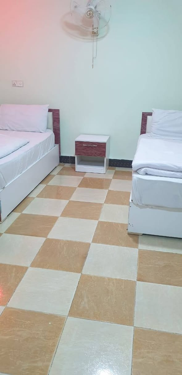 🏨 فندق الميقات السياحي

إذا تبحث عن الراحة والنظافة أثناء زيارتك للنجف الأشرف، فندق النجم الذهبي يرحب بيكم بكل سرور.

📍 الموقع: شارع المدينه ويبعد عن الامام 8 دقايق مشي

نوفر غرفًا:
🛏️ ثنائية
🛏️ ثلاثية
🛏️ رباعية

جميع الغرف:
❄️ مكيفة بالكامل
📶 مزودة بخدمة إنترنت (Wi-Fi)
🚿 تحتوي على صحيات (WC) خاصة
✨ نظيفة ومريحة، ومناسبة للعوائل والزائرين الكرام.

أهلاً وسهلاً بكم، ونسعد بخدمتكم ونتمنى لكم إقامة مريحة ومميزة في فندق الميقات السياحي 
للتواصل والاستفسار عبر الاتصال او وتساب ..***********

