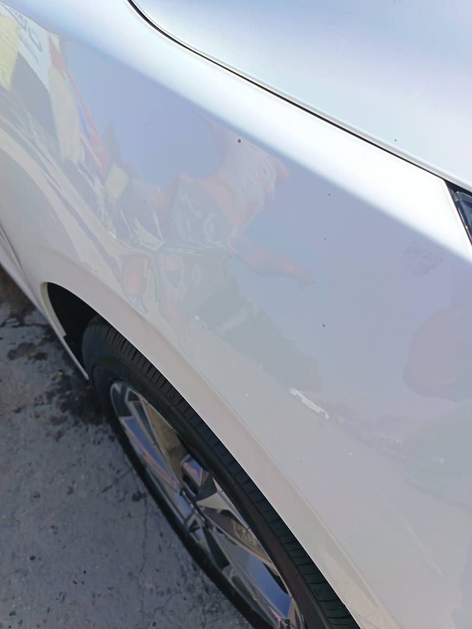 سلام عليكم.. كي ثري 2025 ماشيه 7000 قابله لزياده  السياره. خاليا من اي ضرر او صبغ او بارد السياره بيه بس هاي الفعصه. خال اصبعي عليه مابينه كلش ..... لسع150 بيه مجال قليل. للاتصال *********** مكان السياره بغداد حي لجهاد
