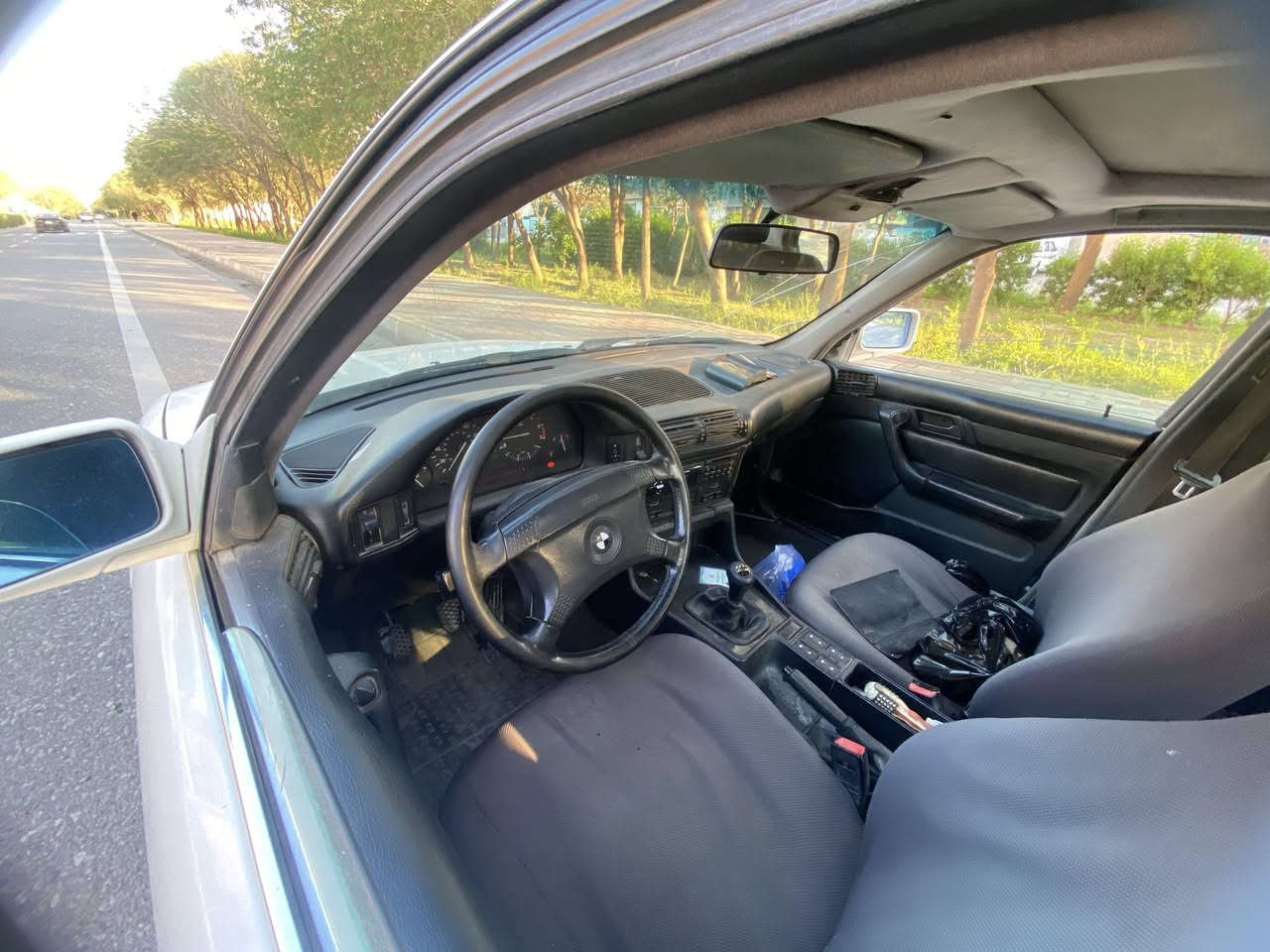 bmw 535 i 1991 گێر عادی
گێرومەکینە شەرتە
تەبرید
سڵاید 
چوار جام کارەبا
تایەو ویلی تازەیە
سەدری بێ عەیبە 
سەنووی تا ٢٠٣٠ تازەیە بەناوی خۆمەوەیە ڕەقەم سلێمانیە
مەکینەی ٥٣٥ فەلە
گۆرینۆش ئەکەم بە ئەڤانتی
***********
سعری٣٧ وەرەقەو مەعمەلەیە کەم
