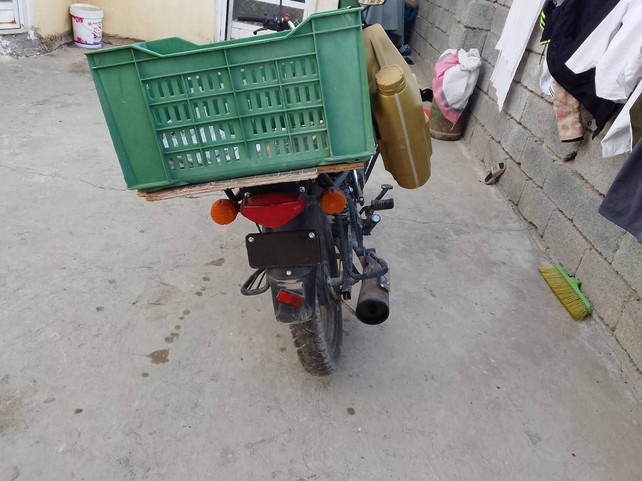 سلام عليكم دراجة  بيءم 150محرك مفتوح  مابيه اي نقص اوراق اصولي واصلة بل ترقيم للكمرك المكان ديالى بعقوبة كنعان  وي ستفسار اكثر اتصل علا رقم ***********
