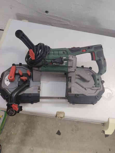 يالله سلام عليكم 
مينشار شريطي معدني 
شغال كلشي مابي عده هاي لقاعده مالته مكسوره 
حط سعر وخذه  ماعندي توصيل 
مكاني ديالى بعقوبه كاطون رازي 
***********
