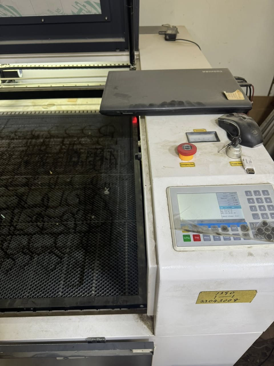 السلام عليكم ليزر استخدم كلش قليل كلش اصلا جبته علمود شغلات بسيطه ومحتاجيته بعد فه اريد ابيعه القوه مالته 150w ضربه وحده تضرب 22mmمكينه  جديده كلش بترابه نايلون مشايله منه  حته الغراض ولعده مال مكينه موجوده قياس 90 cm      ب130cm


**إذا كنت صاحب هذا الإعلان وتريد حذفه لأي سبب، رجاءا أرسل رسالة إلى الدعم الفني**