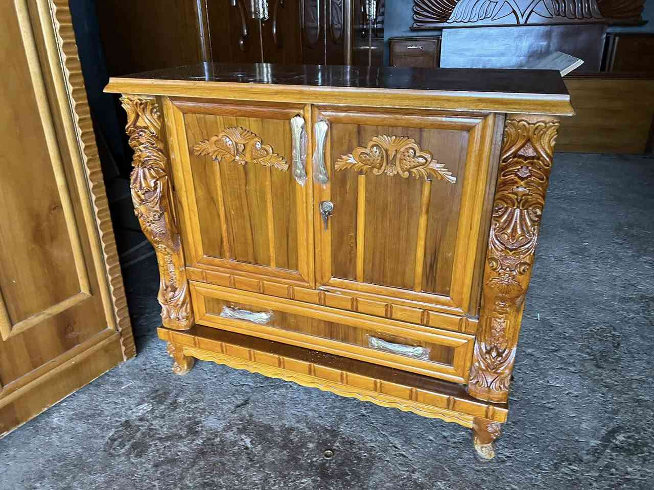 غرفه نوم صاج داخل وخارج 
المكان بابل قضاء المحاويل مقابل معسكر المحاويل البوابة الشمالية بتجاه بغداد 
يوجد لدينا خدمة توصيل 
للاستفسار الاتصال على الرقم التالي *********** او التواصل عبر الواتساب برقم الاسيا
