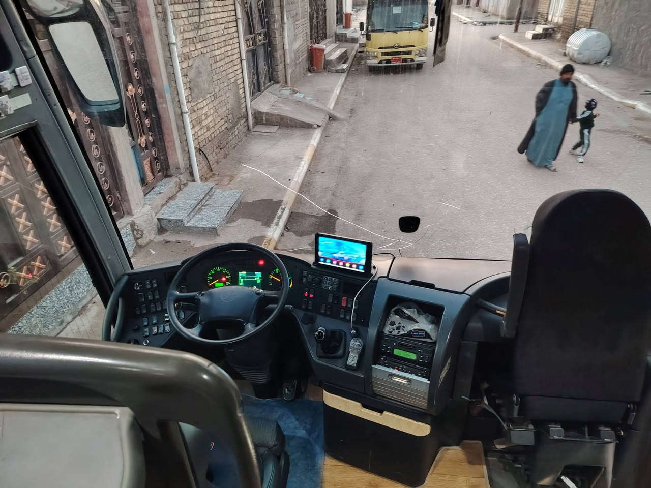 ام السيوف حجم 15رقم بصره بسمي لغايه ٢٠٢٩ هزه سياره خط وبحث رقم نكليزي اصل ٥١ نفر بلاد مسويها ٥٣ نفر عدا المساعد ثلاث ثلاجات تبريد زعانف ابو الخمسه تخم تاير اكلج جديد ست ويلات يم كريم الحداد نجف شاحنات على طول السياره جديده كلش مال جناي بيع مستعجل مراوس بسياره زغيره او كوستر ترهم سعرها ٩ونص وبيه مجال مكاني ذي قار ***********حجي علاء الرحال
