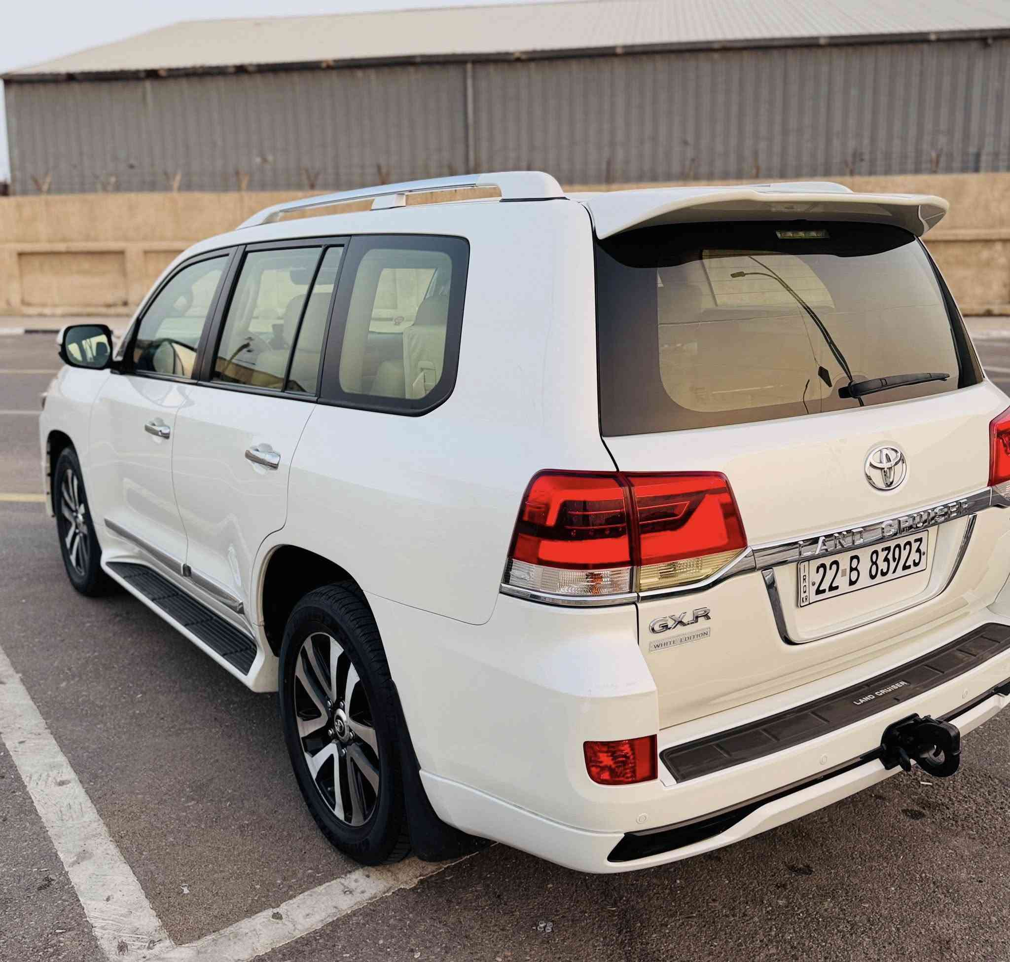 لاندكروز 2018  gxr
رقم أربيل ماشيه 120. الف 
محرك 8 سلندر  
مكفول عدا بارد 1
نضيفه جدا  وبدون اي نقص
محرك كير ككهربائيات مكفوله
تشغيل عن بعد 8 ايرباك كشن 3 دكم فتحه سقف السعر475 بيه مجال 
لاستفسار ***********
مكانها بصره
