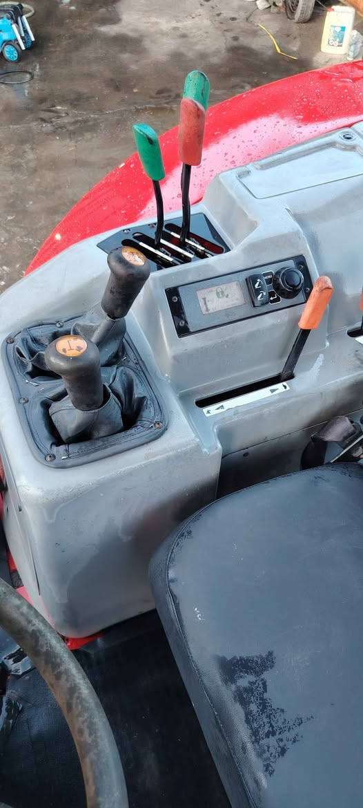 تركترات فوركسن برازيلي فول عادي تدفئة تبريد دخول جديد للعراق مامستعمل بداخل العراق احجامهن ١٨٠ مكان وجود التركترات كلار مامتواجد على الفيس للاستفسار الاتصال على الارقام  
*********** 
*********** كالار, السليمانية
