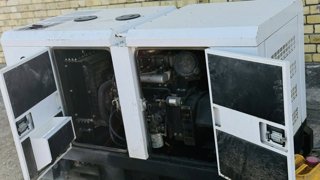 مولد ديزل (Super Silent) بحالة الوكالة للبيع ⚡️
المواصفات:
• النوع: مولد ديزل كاتم للصوت (Super Silent).
• الموديل: إصدار حديث إنتاج 2024.
• الأداء: نظام تشغيل (3 Phase) مخصص للعمل الشاق (Heavy Duty).
• الملحقات: قاعدة حديدية (حوض أمان) سفلي للحماية والثبات.
التفاصيل:
• المولد نظيف جداً وكفاءة عالية في كتم الصوت.
• تصميم متين يتحمل درجات الحرارة والعمل المستمر.
📍 العنوان: البصرة
📞 للتواصل (واتساب فقط): ***********
