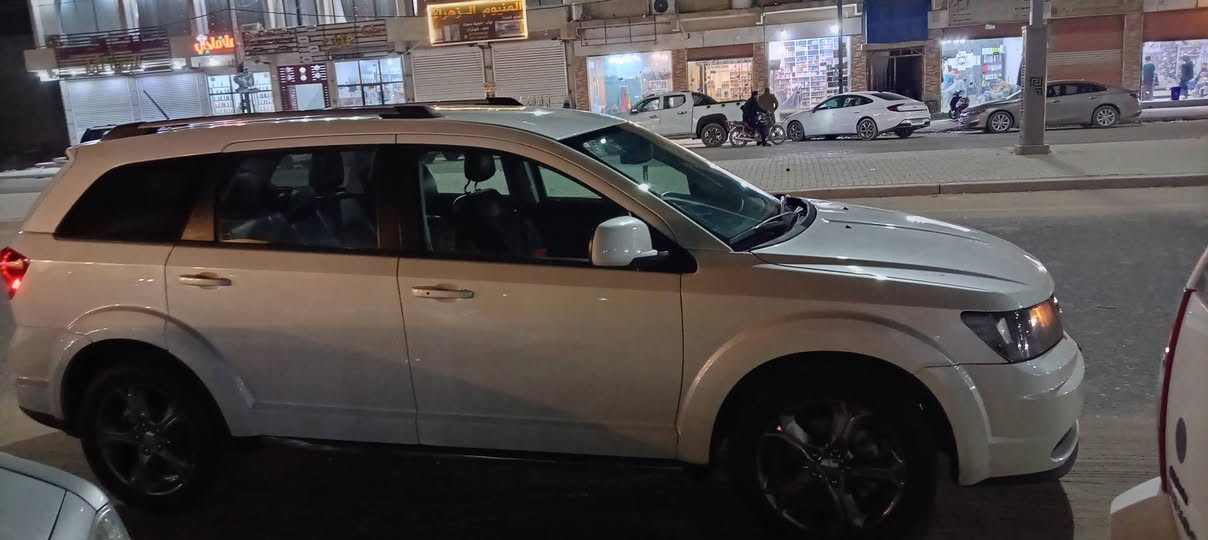 سلام عليكم 
دوج جورني 2016  
مواصفات كروس رود ❤️‍🔥 فول مواصفات عده الفتحه
مكينه 4 سلندر حجم 2,400
  7 راكب تبريد مركزي 
بسمي رقم دولي  
مكاني البصرة أبي الخصيب
السعر,118 للاستفسار ***********
صور الحادث موجودة
