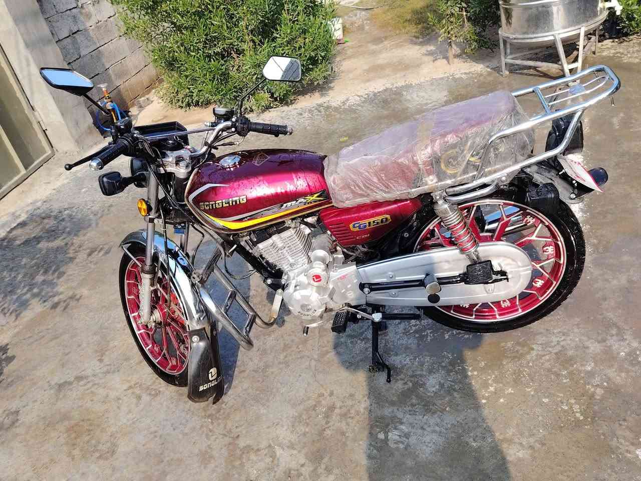 سلام عليكم دراجه إيراني موديل ٢٠٢٤ طالعه نهايه سنه ما مفتوح المحرك بعدهه جديده ***********
