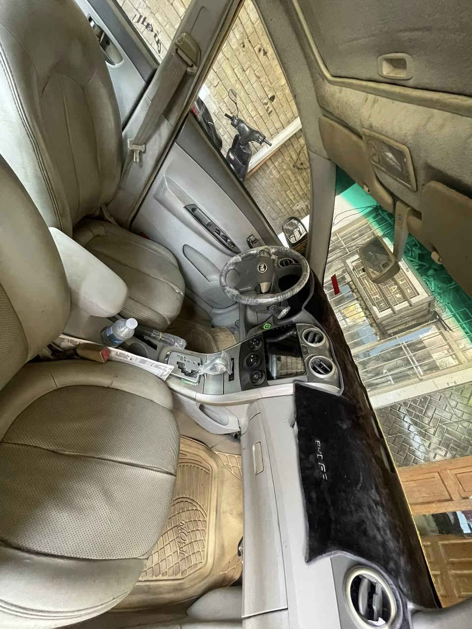 السلام عليكم بي وادي G3 2013 فول مواصفات بصمه تشغيل عن بعد شاشه حساسات خلفيه سلايت صدر امامي خلفي جديد تخم تاير جديد منضومه تبريد ثلج 
سياره بلاديه ماعده جاملغ وبنيد والغد والباقي كفاله 
تكم وحوض وشواصي مكفوله كير ومكينه كورلا 1800 حديث نحله السعر ٤٦ وبيه مجال رقم بغداد مصفره هيئه وغرامات تحويل ثاني يوم ***********
