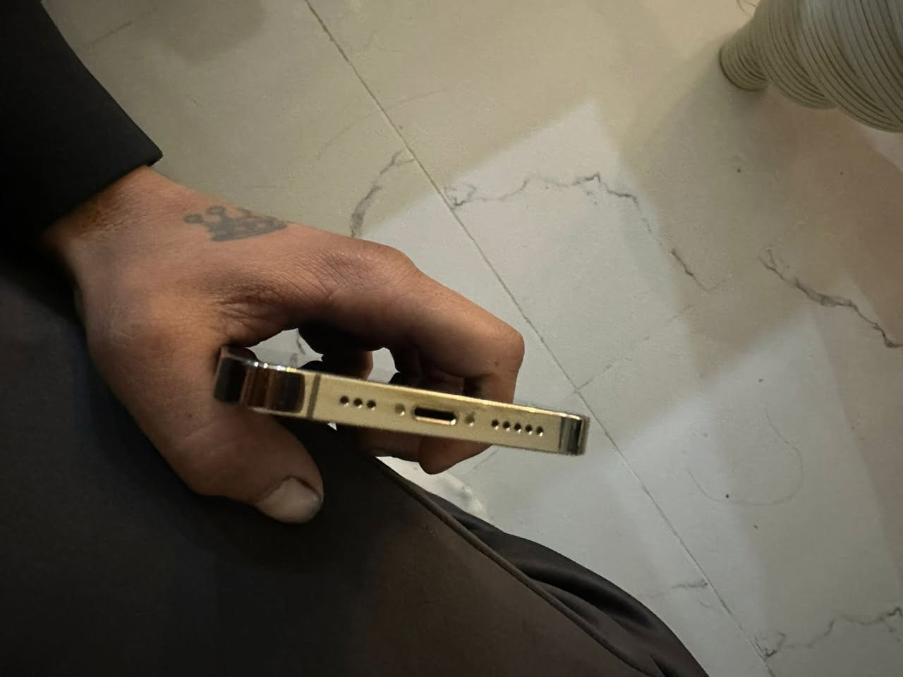 سلام عليكم.ايفون 13برو.جدا نضيف.كبس ما مفتوح.فقط سيم ما يشتغل.للبيع.سعر 300$وبي مجال.للشراي.***********واتس اب.مكان اربيل هفالان🌹
