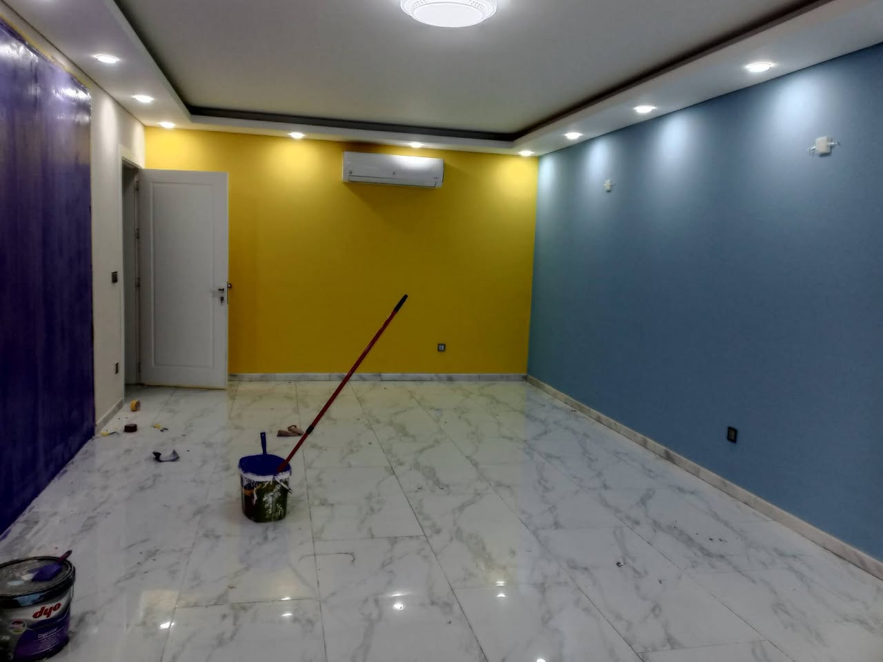 صباغ بيوت باانسب الاسعار صبغ داخلي خارجي طلس جدران بشرط #فحص_المهندس
صبغ اسطح عازل رطوبه فلانكوت 
الاتصال عل رقم واتساب *********** ‭
