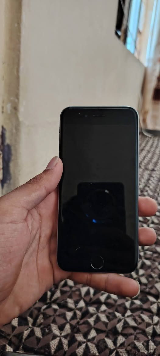 ايفون لبيع جهاز كله بلادي مال بيت رايده 100  وبي مجال  جهاز مال بيت ***********
