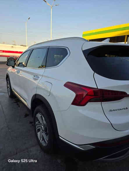 هيونداي سنتافي ليميتيد .2023
ابيض صدفي
تخم تاير جديد 
باتري جديد 
سنتافي  لمتد فول ١/١ رقم بغداد بأسمي
 بنزين حجم المحرك ٢٥٠٠ سي سي وارد امريكي ضررها تبديل ٣ قطع نفس لون ابواب ٢ وجاملغ ١ .ماشية  48 mal
5 راكب

المواصفات:-
- مفتاح ذكي بصمة + التشغيل عن بعد .
- كير بنظام الازار المنفصلة الاصدار الجديد ( بيانو)

- نظام HTRAC الحديث 
- بنوراما فتحة سقف.
- خاصية ISOFIX   ايزو فكس قفل الاطفال
- نظام مانع الانزلاق
١- نظام نزول المنحدرات.
 - نظام اطفاء المحرك (A) ذاتيا في الازدحامات لتوفير الوقود
- شاشة تدعم Apple Car play و Android وبلوتوث مدمج والأوامر الصوتية

- الشاشة الوسطية حجم كبير ١٢ انج مع دعم الملاحة بالخرائط GPS وبوصلة للاتجاهات
- شاحن هاتف wireless
-  مخارج شحن USB وتشغيل الميديا
- منافذ للطاقة كهرباء 12فولت ومنفذ 110 فولت
-  المرايا الجانبية قابلة للطي + نقطة عمياء + هيتر + اشارات
- مرايا جانبية بخاصية الترحيب والفتح عند الاقتراب والاضاءة في الضلام
-  الصندوق كهربائي ذكي يفتح عند الاقتراب
- حساسات ضغط الاطارات 
- حساسات أمامية / جانبية /خلفية
-  كامرة اضافية لتقنية منع الخروج عن المسار
- ميزة التوقف الذاتي للمركبة منعا للاصطدام عند القيادة او الرجوع
- مرآة داخلية بخاصية التعتيم الذاتي 
- سستم صوت هارمن كاردن 10 سماعات محيطية مع دمام وتويترز 
- مثبت السرعة Cruise وميزة التباعد عن المركبات
- قفل الابواب والنوافذ / خاصية عدم العبث للاطفال
- القفل المركزي للابواب وعدم الفتح عند مرور مركبة بشكل قريب من السيارة 
- مقعد السائق خاصية الخزن وميزة الخروج المريح عند الاطفاء
-  المقاعد الامامية كهرباء + تبريد + تدفئة
- المقاعد الخلفية تدفئ
- الداخل جلد بلون مميز تطعيم الدواخل
- ستائر جانبية 
- شفتات رياضية بالمقود
-  التبريد والتدفئة تحكم شاشة وتحكم يدوي ايضا
-  التبريد امامي خلفي مناخ منفصل
-بردات أبواب خلفية  وكذلك في الصندوق
- قبضات أبواب ألمنيوم مع خاصية الانارة ليلا
- حساس لمس ابواب لفتح وغلق باب السائق والراكب
- ماسحات امامية حساس / تشغيل تلقائي وسرعة حسب غزارة المطره 
٢- ماسحة خلفية حساس /  تشغيل تلقائي عند المط-- اريل نفكيتر مدمج بتقنية التقاط بث الراديو-HD٤- الصندوق كهربائي ذكي يفتح عند الاقتراب
سعر210 وبي مجال 

رقم الهاتف
***********
