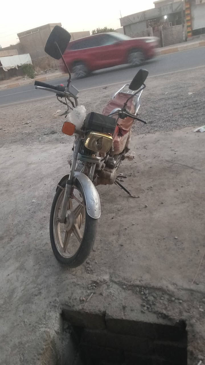 السلام عليكم دراجه جني كله اعتقد موديل 19 . 18
محرك هيوشه 21
5 گير سلف يعوزها ترتيب ربط كهربائيات و تفيلس و دوسه بريك السعر 175 وبي مجال 
***********
مكان الشرگاط الخضرانيه
