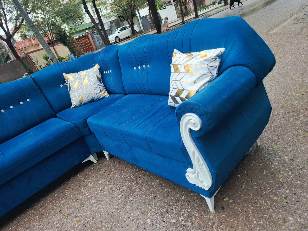 فرۆشتنی خیرا
ئە م تاقمه ئیڵە بۆفرۆشتن
8نە فە رییە دە سکردە  فوڵ خوسوسیە
نرخی تە نها 135هەزار
ماڵ بۆ کە س دانانیم هە رکە س زوو هات پیرۆزی بیت
ژ.م***********
شوین . کە لار شە هیدان سە رجادە ی ئاوارە کان
