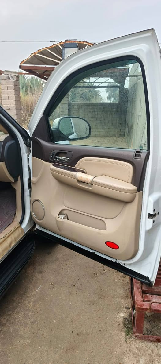 اسلام عليكم جمسي دنلي للبيع 2007سياره جاهزه الف مذب عليه ابيض اصل مكينه وكير وكسن وحداديه وطخم تاير جديد توني شاده بيه جاملغ وبنيد بدون دواخل السياره خير من الله السعر 150والشراي بيه خير ويدلل (***********) العنوان الناصريه المركز
