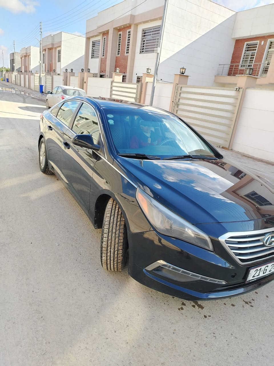 السلام عليكم للبيع سياره هونداي سوناتا 2016امريكيه ضرره جاملغ امامي يمنى بي صبغ والباقي ليبل واحد مكفول من الصبغ والضربه والتبديل السونارمرفق مع الصور  مواصفات السياره
اي بي اس مانع انزلاق السياره ماشيه 159 ميل قابل للزياده
كير مكفول
مكينه جديده
تخم تاير جديد
صدر امامي خلفي جديد
بطاريه جديده
تدفئه
تبريد ثلج تحكم ستيرن جهتين
شاشه تاب بلاديه
سنويه باسمي تنفذ سنه 2029
ودفئه وتبريد بالكشنات
ايرباكاتهه كلهه سليمه
لد. ليلي نهاري بلادي
السياره سعرهه 129 بي مجال 
 عنوان السياره بغداد ابي غريب.
***********
