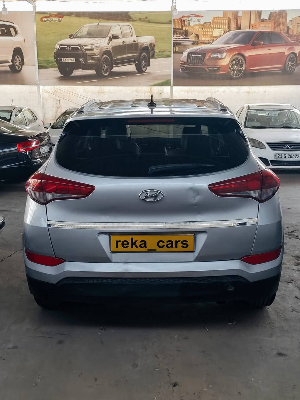 HYUNDAI TUCSON2016امریکی
یەک پارجە سبوغە نمونەیە لەجوانی 
فول مواسفاتە تەنها سلایت و بەسمەنیە
ناورەشە کوشن جلدە ئایپاتە کامیرەیە 
تەحەکوماتی سوکانی هەیە 
هەرچوار کوشنەکانی هیتەرە رادارە
تەبریت مەرکەزیە
سعری 138وەرەقەو مجالی برایانە
بوزانیاری زیاتر نامە یان پەیوەندی بکەن
(***********)
