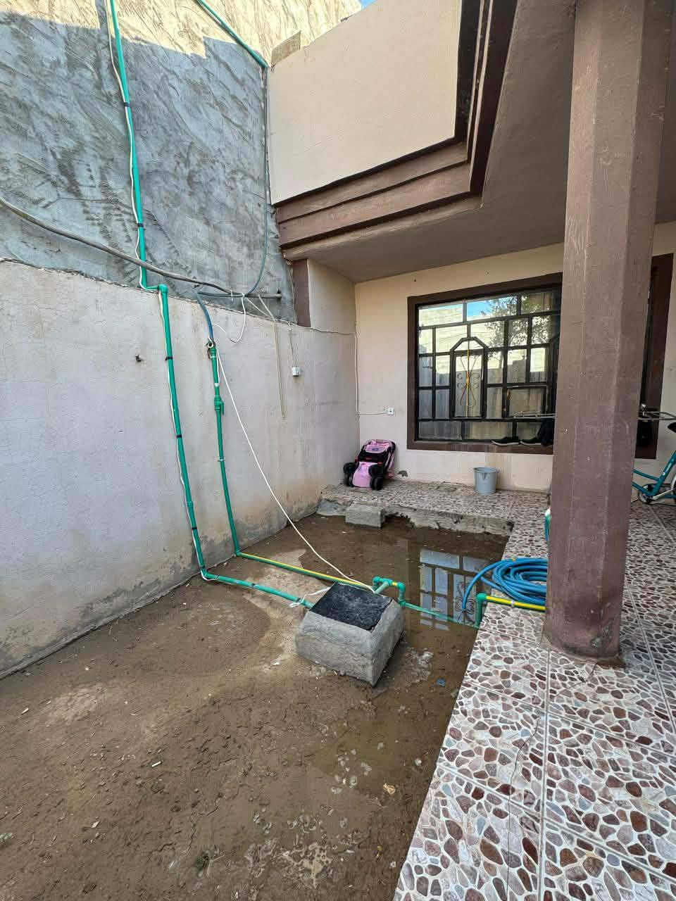 السلام عليكم دار للبيع اركوازي كيعان وريا قطعة كاملة 240 متر البيت نضيف وبي بير سعرة 45 وبي مجال 
وهذا رقمي ***********
