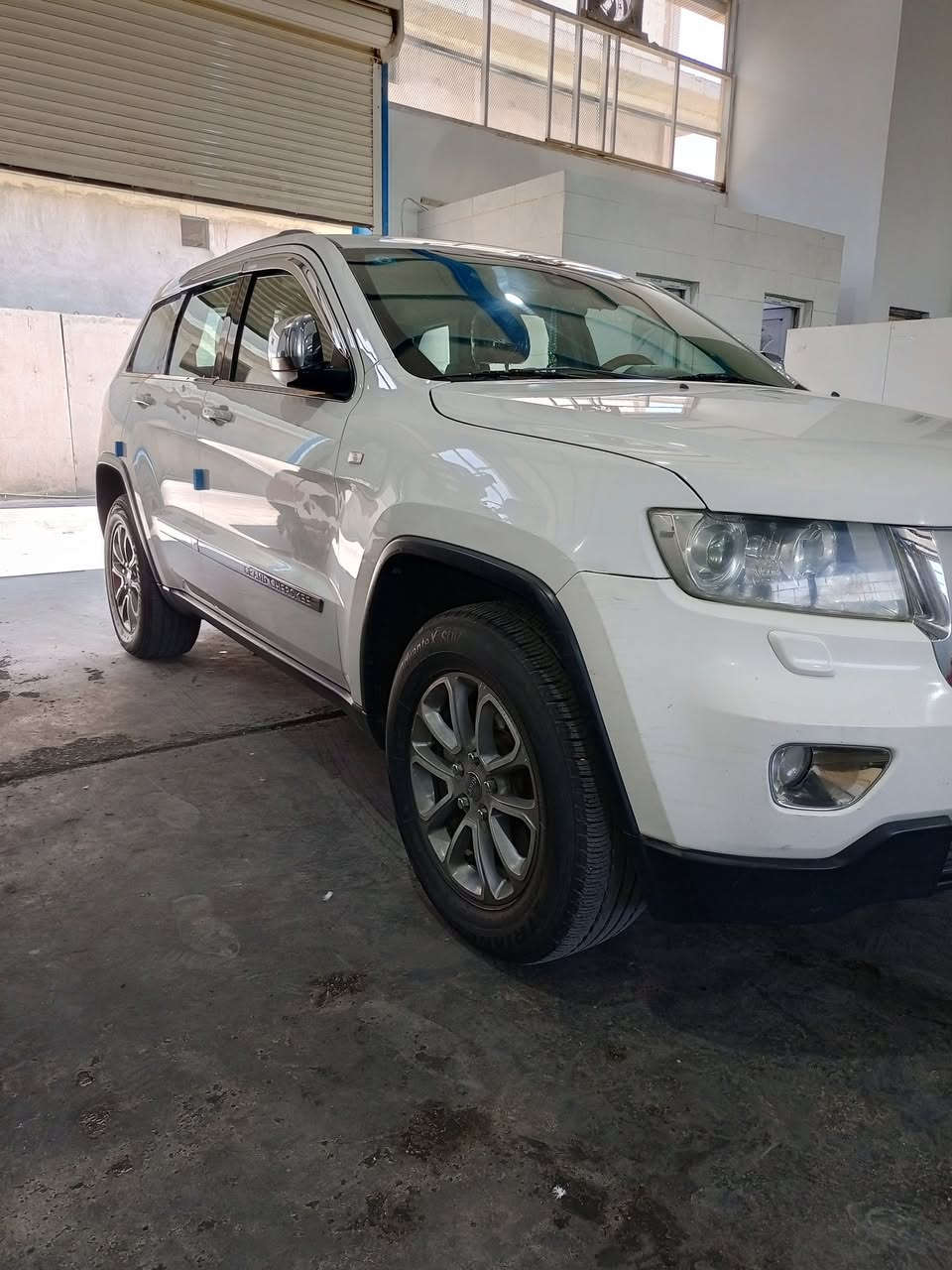 سلام عليكم جيب لاريدو رقم بغدادالدولي الجديد موديل ٢٠١٢
مكفوله من الضربه والتبديل
فقط بارد قليل بل جاملغ بل جه العكس السائق
تايرات جدد
صدر جديد خير من الله 
كشن كهرباء
مكينه 6سلندر
فور ويل4×4
قطعتين تبريد
مري شفط
بصمه
بصمه ابواب
ماشيه 124الف كيلو متر حقيقي قابل للزياده 
منظومه زنون
كشنات جلد+دوشمه جديد مشمشي
وضعيات قياده
تحكم ستريرن جهتين
سياره نظيفه مكان السياره بغداد السعر180 بيه مجال للشراي 
متواجد عل اتصال ***********
