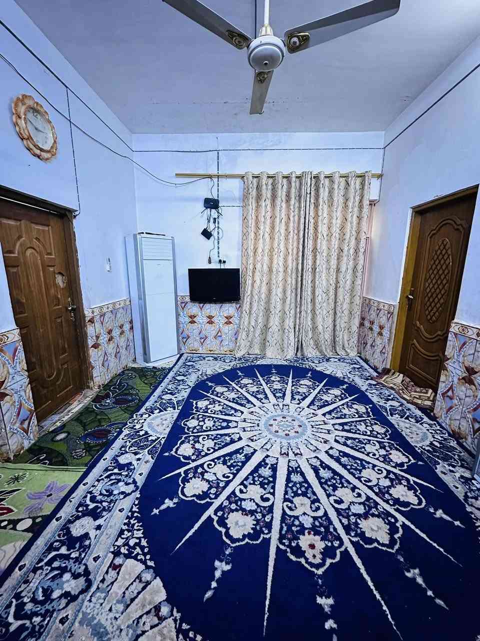 السلام عليكم  بيت طابو صرف بالحيره حي الحسين مساحته ١٢٥ شارع٢٠  مقابيل المنتره 
غرفتين خمسه في اربعه
صاله سته في اربعه
استقبال ٣ونص في ٧
مطبخ 
ملحقات صحيه٢
***********متوفر واتساب
